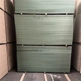 Quelles sont les exigences d'installation pour les panneaux de plafond en MDF ?